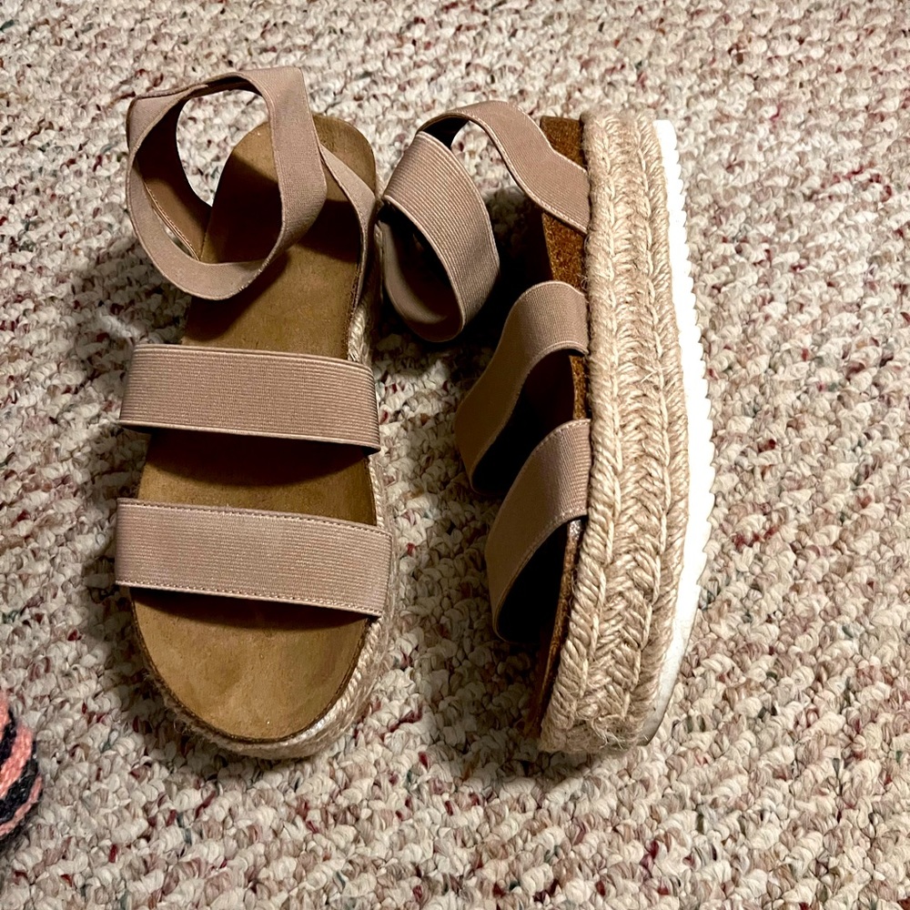 tan wedged sandals!!